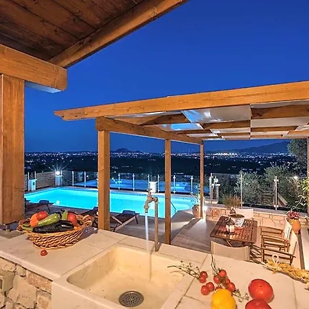 Clairy 3-bedroom With Private Pool *