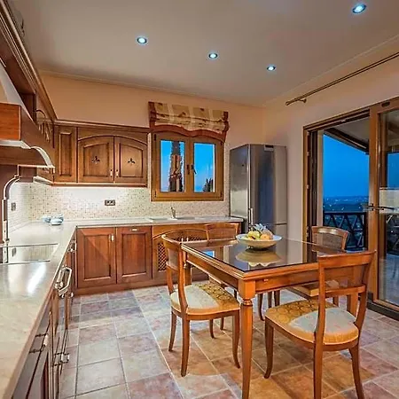 Clairy 3-bedroom With Private Pool *